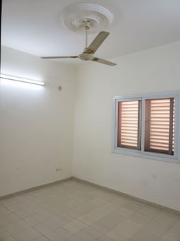 Villa spacieuse F5 avec terrasse et parking privé à Cité Hamdani PK12