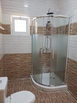 Villa spacieuse F5 avec terrasse et parking privé à Cité Hamdani PK12