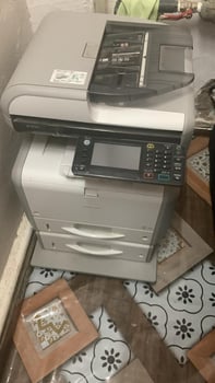 Imprimante de bureau en bon état