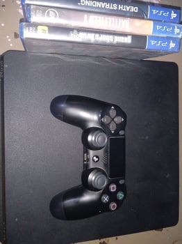PS4 Slim 500Go avec 2 manettes et 3 jeux : GTA5, FIFA 23 et Battlefield 1