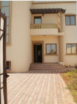 Villa meublée en résidence sécurisée à Haramous, face à la mer