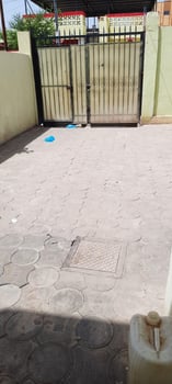 Grande maison F6 avec terrasse et parking à louer à Hamdani