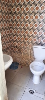 Grande maison F6 avec terrasse et parking à louer à Hamdani