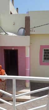 Grande maison F6 avec terrasse et parking à louer à Hamdani