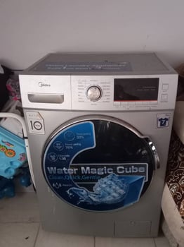 Machine à laver automatique presque neuf utilisé 4 fois
