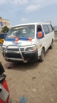 Toyota Mini Bus en bon état, boîte manuelle à Djibouti