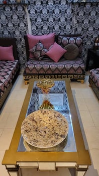 Salon Isotherma avec table et décorations incluses
