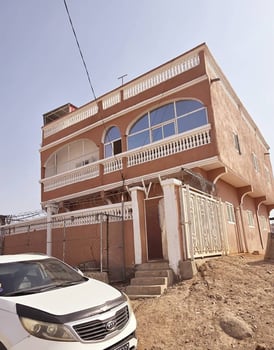Maison Duplex R1 avec vue imprenable et terrasse à Barwoqo 2 Phase 2