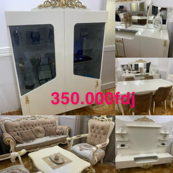 Baisse du prix. Salon moderne presque neuf, table à manger commode avec miroir, living et meuble télé tout à 350.000fr. 77 36 20 19