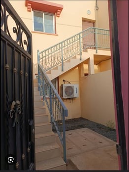 Maison à l'étage, 4 chambres, 2 salles de bains à cité Sougal