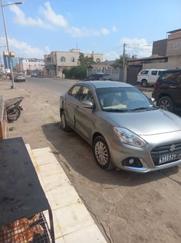 Suzuki Dzire 2021 en parfait état, essence, à vendre