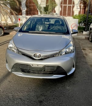 Toyota Vitz 2015, automatique, essence, excellente condition