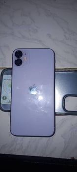 iPhone 11 128 Go en excellent état, prix négociable