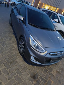 Location Hyundai Accent 2016, minimum 5 jours