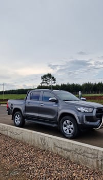 Toyota Hilux 2017, pièces neuves, excellent état