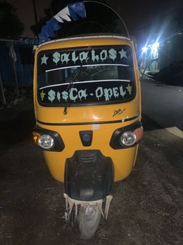 Tricycle Bajaj 6 places, modèle Piajo, à vendre