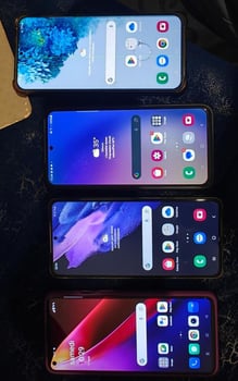 Lot de 4 smartphones: S20+, S21+, A54, OnePlus 9