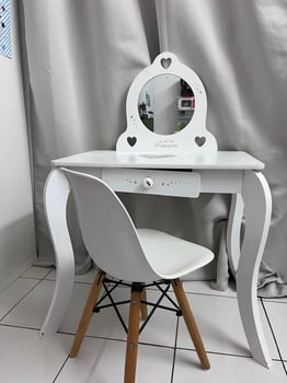 Coiffeuse pour enfants avec chaise, excellent état