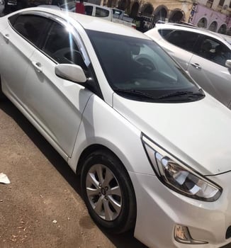 Hyundai Accent Diesel 2014, Boîte Automatique, Faible Kilométrage