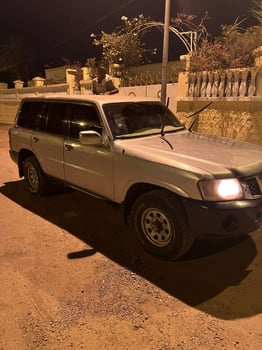 Nissan Patrol, boîte manuelle, climatisation en excellent état