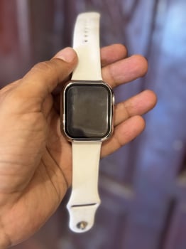 Apple Watch SE 2024 - 44mm en aluminium gris - Avec accessoires