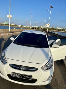 Hyundai Accent 2015, climatisation, Bluetooth, gazole