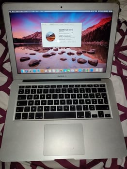 MacBook Air (13-inch, 2017) à Vendre Prix légèrement négociable