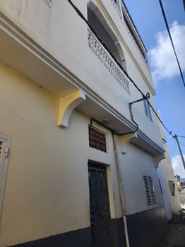 Maison F3 avec terrasse à louer à la Cité d'Einguela