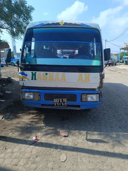 Bus en excellent état avec moteur neuf à vendre à Djibouti