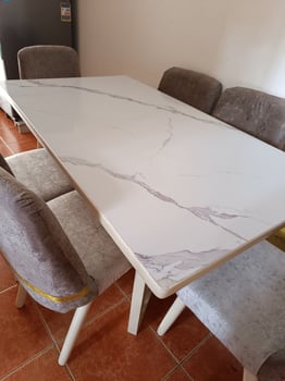 Table à manger en bois avec 6 chaises - Prix négociable