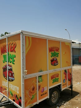 Food truck autonome avec panneaux solaires et frigo inclus