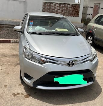 Toyota Yaris 2016, essence, bon état, clim fonctionnelle