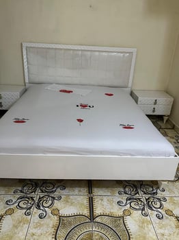 Chambre à coucher avec matelas + salon/salle à manger à vendre