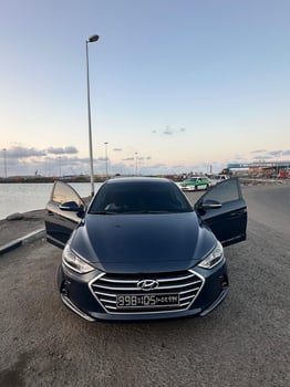 Hyundai Avante, boîte automatique, diesel, comme neuf