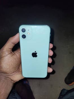 IPhone 11 Vert 128 Go, très bon état, à moitié prix