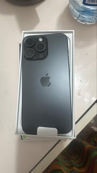 iPhone 15 Pro Max, jamais utilisé