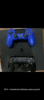 Console de jeu PS4 avec 2 manettes et FIFA 2024 inclus - 40 mille