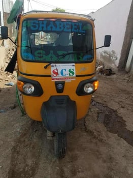 Tricycle Bajaj en excellent état, moteur neuf, à vendre