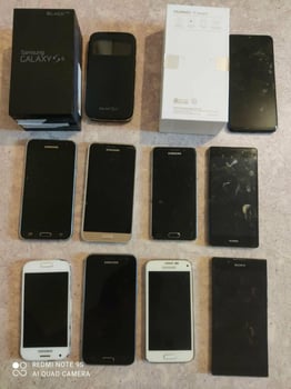 Lot de 26 téléphones portables pour pièces ou à réparer