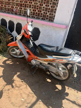 Moto Jincheng 110cc avec plaque d'immatriculation à vendre