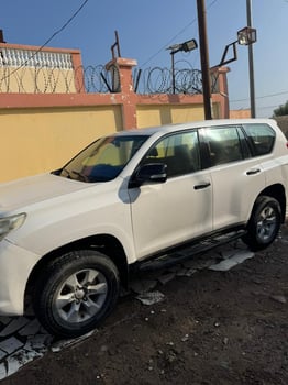 Toyota Prado 2013, blanc, bon état, à débattre