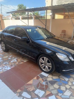 Mercedes E300 2012, en très bon état