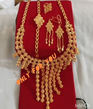 Parure en or élégante – Collier, boucles d’oreilles et bracelet à vendre