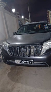 Toyota Prado 2016, manuel, négociable, excellent état