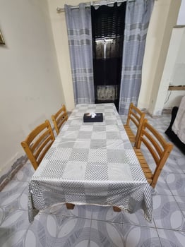 À vendre table à manger avec 4 chaises