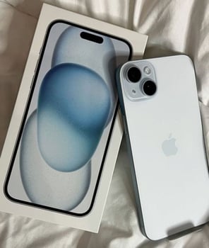 iPhone 15 Bleu 128 Go, comme neuf avec boîte et accessoires inclus