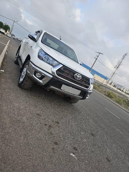 Camionnette Toyota Hilux 2017, boîte manuelle, en excellent état à vendre