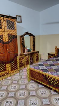 Chambre en bois, bon état, moins 1 an, légèrement négociable