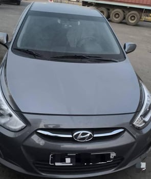 Hyundai Accent 2016, automatique, gasoil, clim fonctionnelle