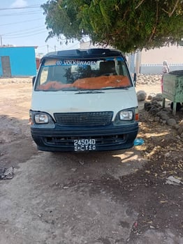 Minibus en bon état et robuste - Moteur et radiateur neufs - Prix négociable